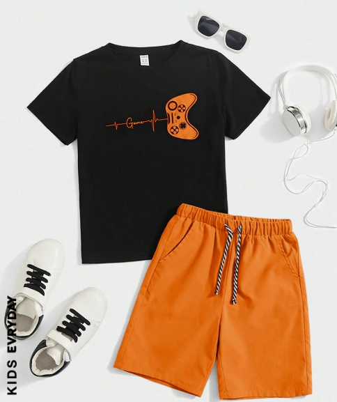 SHEIN Kids EVRYDAY Tween Boy Gamepad Graphic Tee & Drawstring Waist Shorts