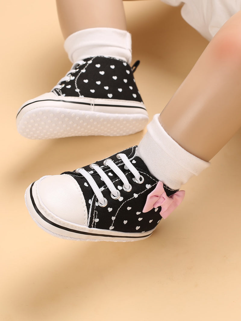 Baby Heart Pattern Bow Decor Lace up Front Sneakers